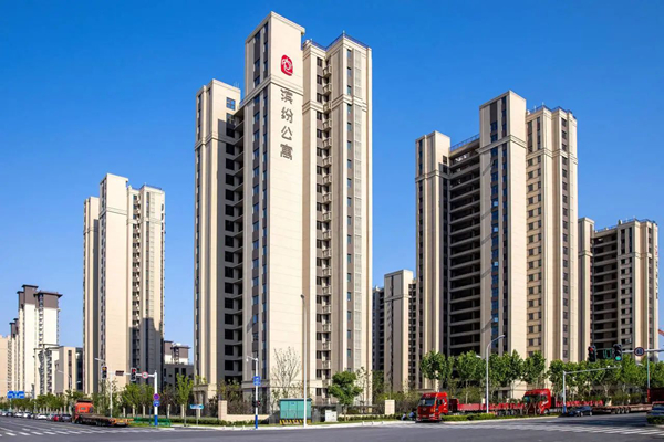 聚势赋能，，，，，，筑巢引凤，，，，，，数智共生，，，，，，俊才安居 解码集团滨纷公寓品牌生长新路径